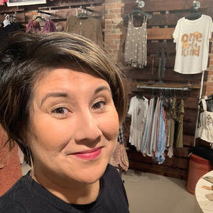 Meet your Posher, Monica